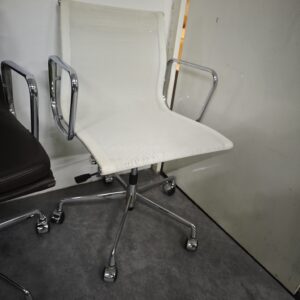 EM Mesh Low Chair